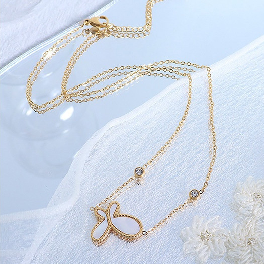 สร้อยคอแฟชั่นชุบทองหรูหราพร้อมสแตนเลส 316L จี้ผีเสื้อที่สวยงามพร้อมเปลือกและ Shining Cubic Zirconia 