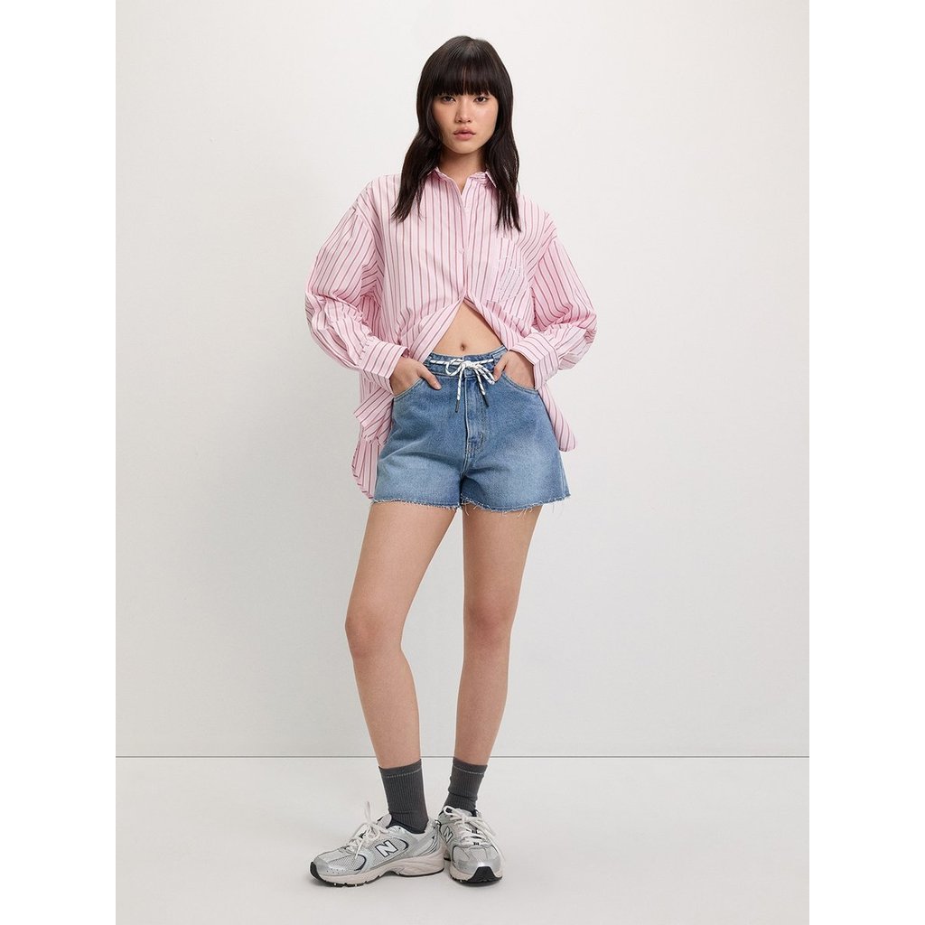 [Pomelo] เสื้อเชิ้ตลายทางดีเทลปักหัวใจ / Heart Embroidered Striped Shirt — صورة 2