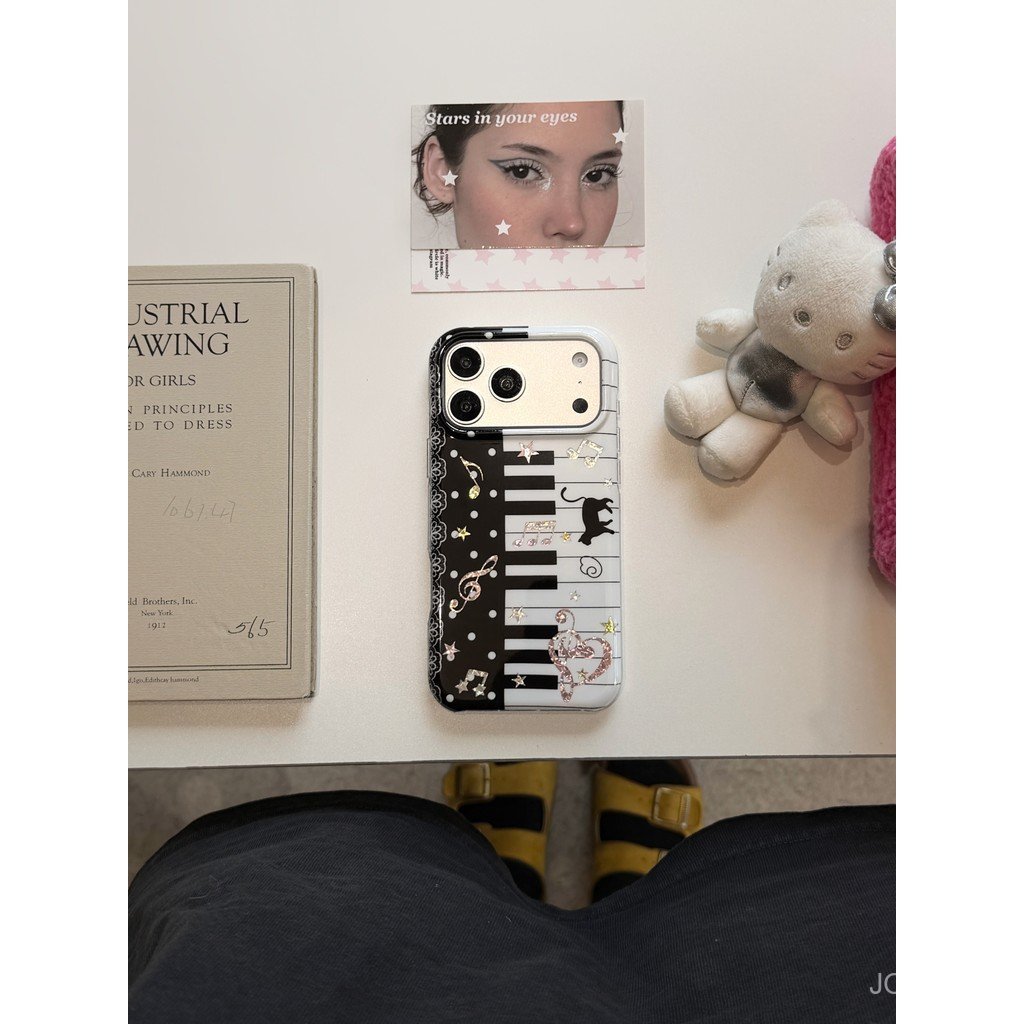 ขนมกระต่ายสีดําสีขาวเปียโนสาวน่ารักโบราณย้อนยุคเหมาะสําหรับ iphone16promaxIMD กรณี 17PM เคสโทรศัพท์ 