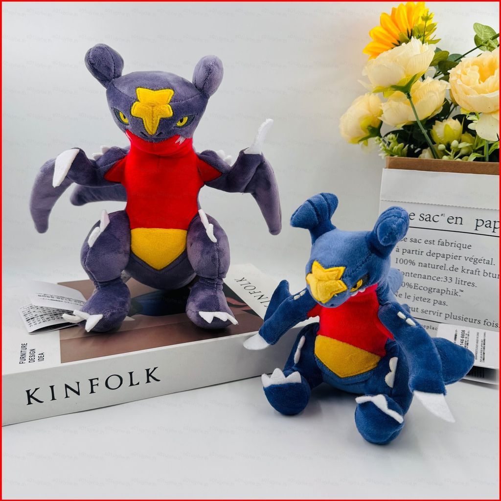 Pokemon Garchomp ตุ๊กตาตุ๊กตาของขวัญสําหรับเด็กผู้หญิงตกแต่งบ้านตุ๊กตาของเล่นสําหรับเด็กคอลเลกชัน