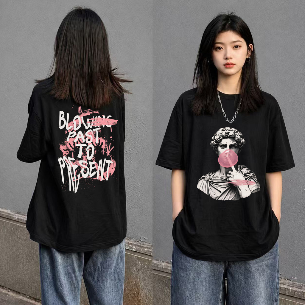 (พร้อมส่ง) Luvoro เสื้อยืด Oversize Cotton 100% New Collection 2026 เสื้อยืดแฟชั่นชายหญิง คอกลม ทรงหลวม สไตล์เกาหลี Vintage Streetwear Unisex ใส่ได้ทุกเพศ เสื้อคู่รัก สีดำ สีขาว ผ้านุ่ม ระบายอากาศดี ไซซ์ใหญ่ C2009