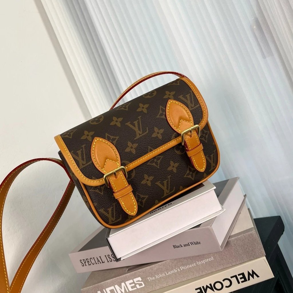 Medieval Old Flower M26805 Postman Official Document Postman Male Satchel Small Postman