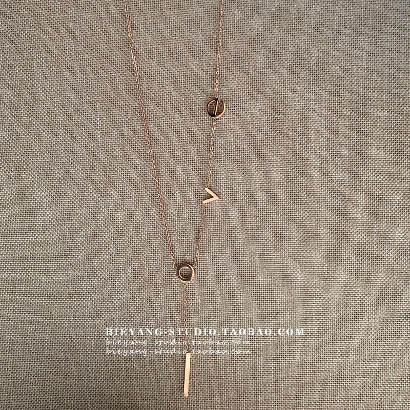 สร้อยคอคลาวิเคิล สีโรสโกลด์ แบรนด์ K52LOVE สำหรับผู้หญิง จากเหล็กไทเทเนียมคุณภาพสูง