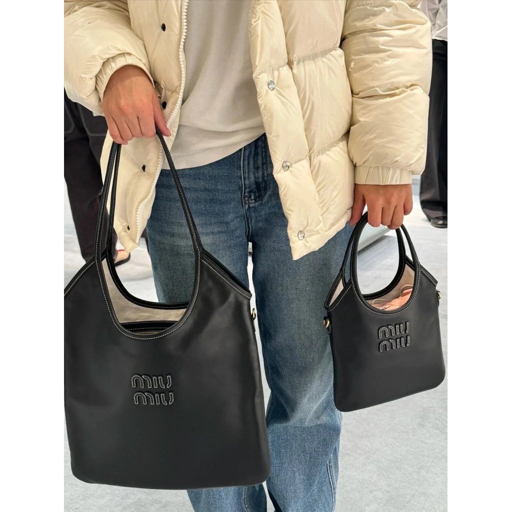 กระเป๋าสะพาย Ivy หนังแท้ สไตล์มิวเซียม มุยู่เหมียว สำหรับ 여성 แบบคลัตช์ สาย-crossbody และ숄เดอร์ รหัส 