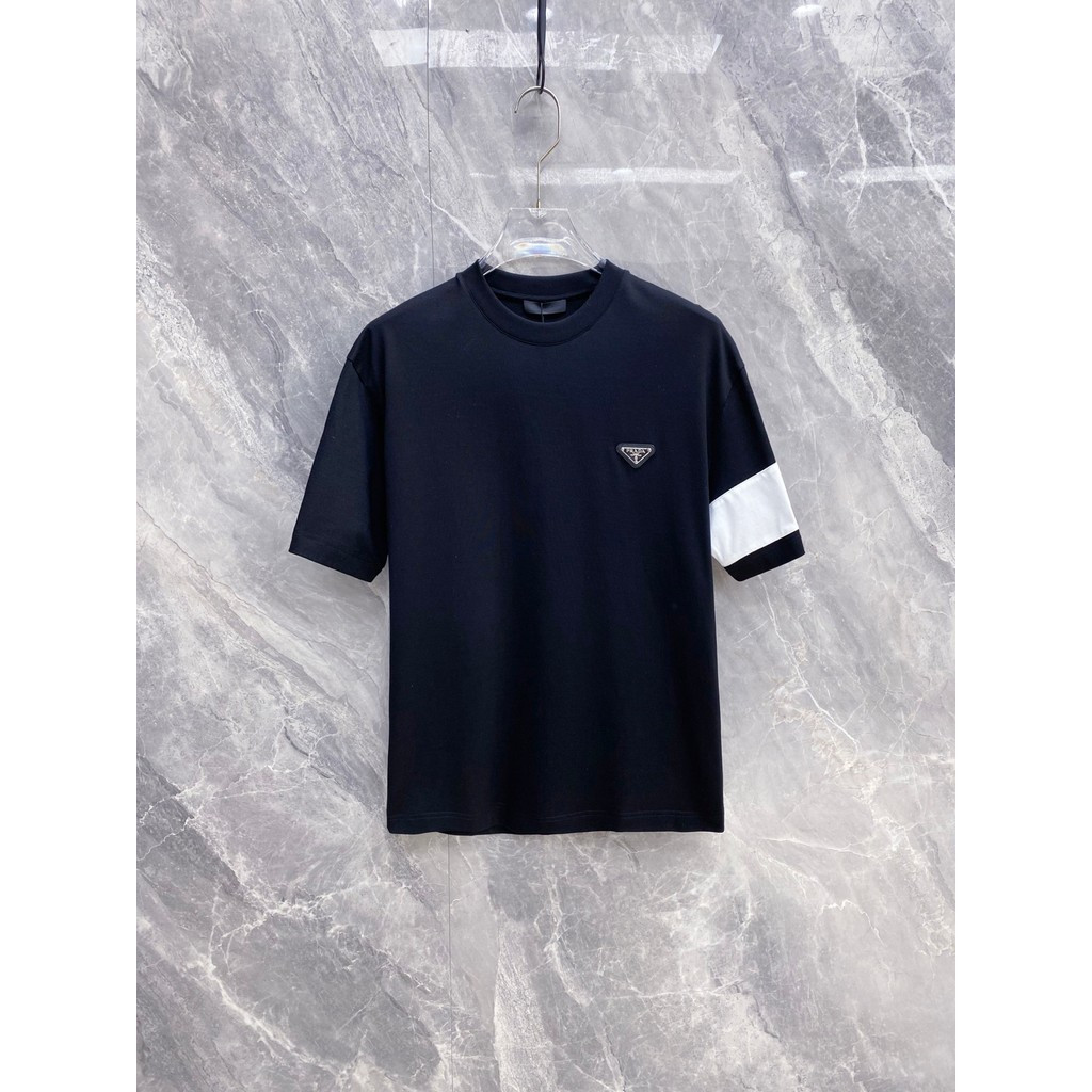 Prada/Prada 2026 เสื้อยืดคอกลมแขนสั้นสไตล์คู่ผู้ชายการออกแบบความรู้สึกBreathableสไตล์อเมริกันอินเทรน