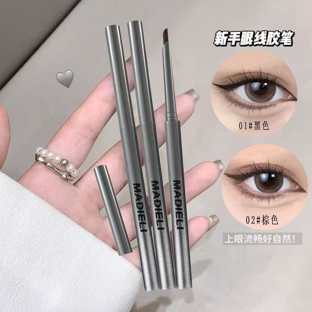 Waterproof eyeliner pen for beginners, not a premium product11y Eyeliner pen with a blade tip, long-