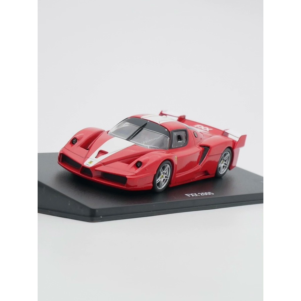 Ixo Ferrari Ferrari FXX 20051/43 ฐานสีแดง/ขาว+กล่องแสดงผล