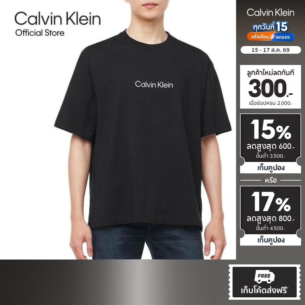 CALVIN KLEIN เสื้อยืดคอกลมแขนสั้นผู้ชาย Standard Logo ทรง Relaxed รุ่น 40HM228 UB1 - สีดำ