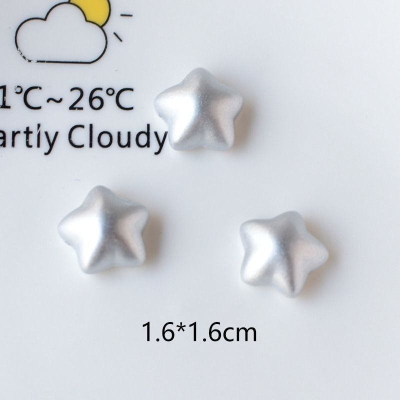 High-End Feeling Matte Silver Bear Love Strawberry Hole รองเท้าที่ถอดออกได้อุปกรณ์เสริมหัวเข็มขัดน่า