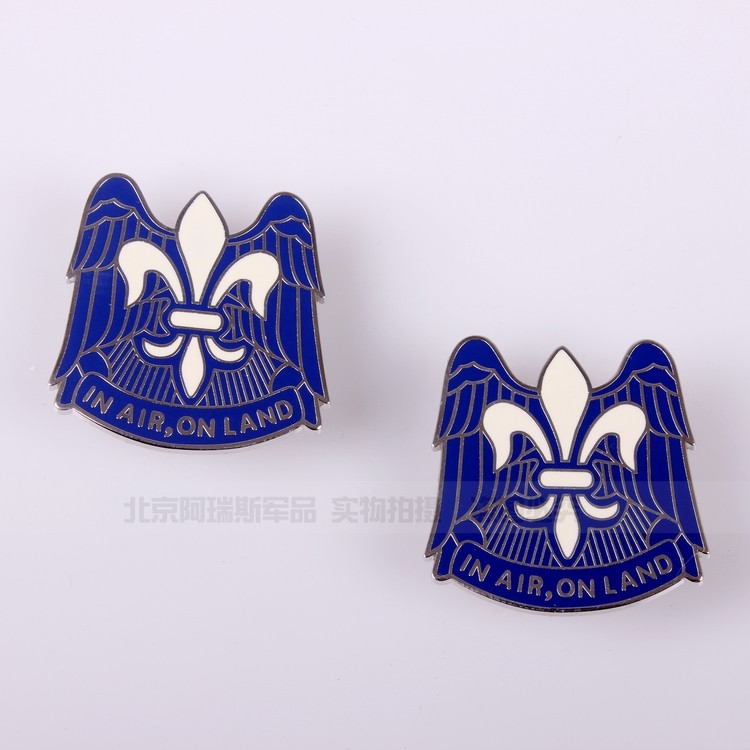 US 82nd Airborne ครูทหารพัดลมป้ายระบุป้ายโลหะ Beret Badge Badge Epaulet