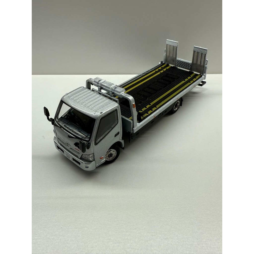 [สต๊อกพร้อม] GCD 1: 64 Flatbed Engineering Vehicle Barrier Clearing Truck Transporter Model 300 Floo