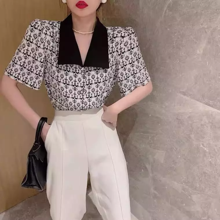 Red Berryเสื้อเชิ้ตแขนสั้นผ้าชีฟองลายดอกไม้สไตล์เรโทรฝรั่งเศสหลวมๆ ดีไซน์ฤดูร้อนสำหรับผู้หญิง99242