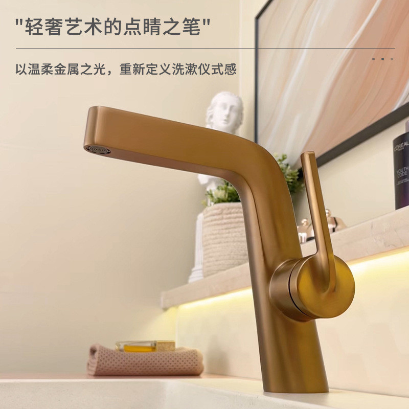 Brushed Rose Gold ก๊อกน้ําร้อนและเย็นทองแดงเต็มรูปแบบสําหรับบ้านและโรงแรมโครงการระดับไฮเอนด์อ่างล้างหน้าสีเงินก๊อกน้ําทองแดงร้อนและเย็น