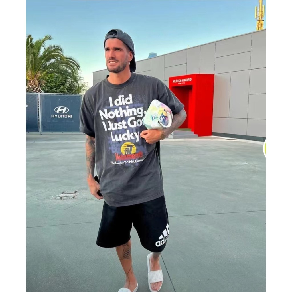 เสื้อยืดแขนสั้น Contrast VTM23SS Lucky 777 Slogan ผ้าฝ้ายล้างแบบDistressed หลวมรอบคอ