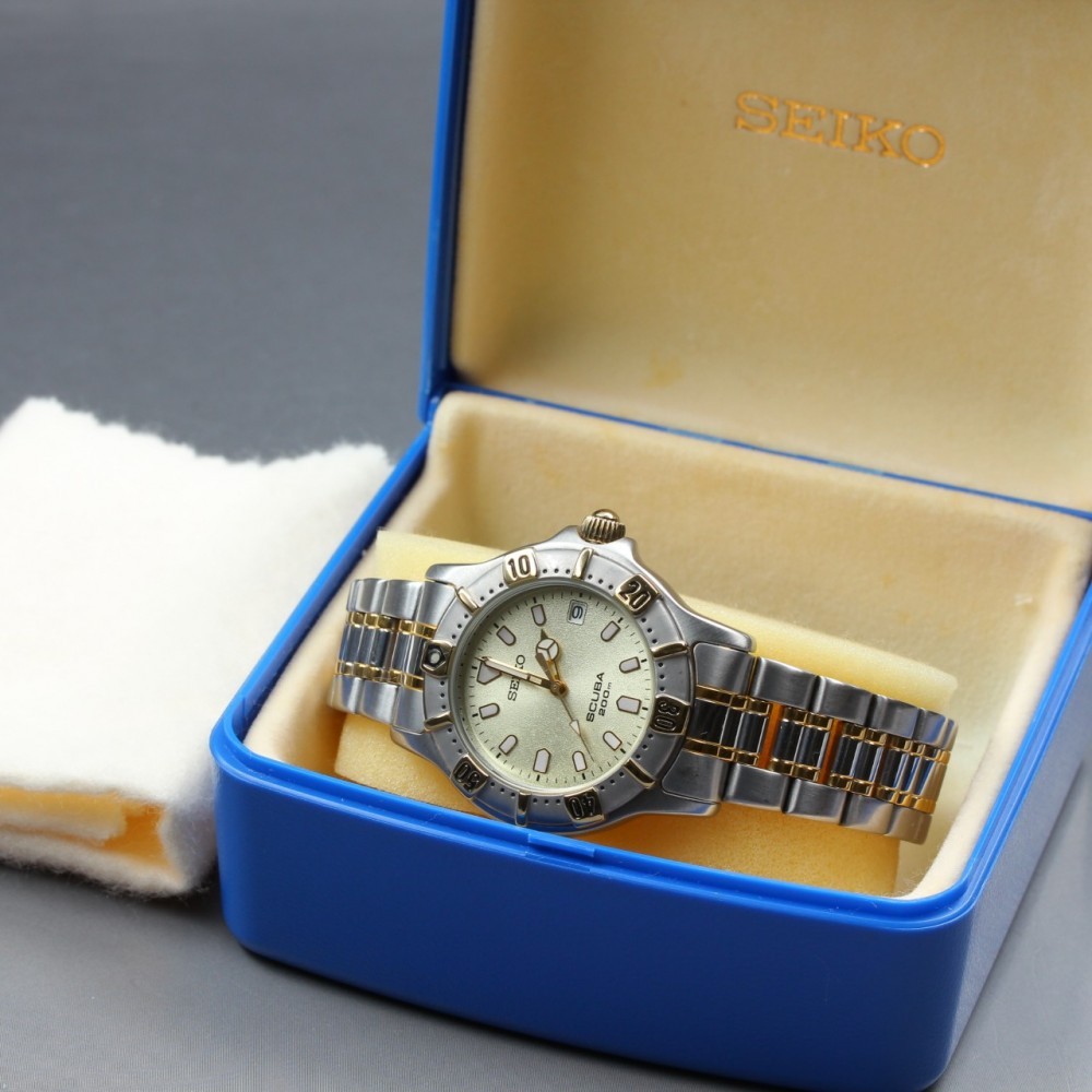 Near MINT SEIKO Scuba 7N35-6010 Date Gold 200m Quartz 34mm Men's Watch Box 1992