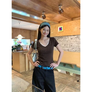 B&R พร้อมส่ง เสื้อยืดคอวีลูกไม้ประดับเพชรสว่างแขนสั้นสไตล์เกาหลี ทรงเข้ารูปผู้หญิง สีเขียวน้ำตาลสีดำ