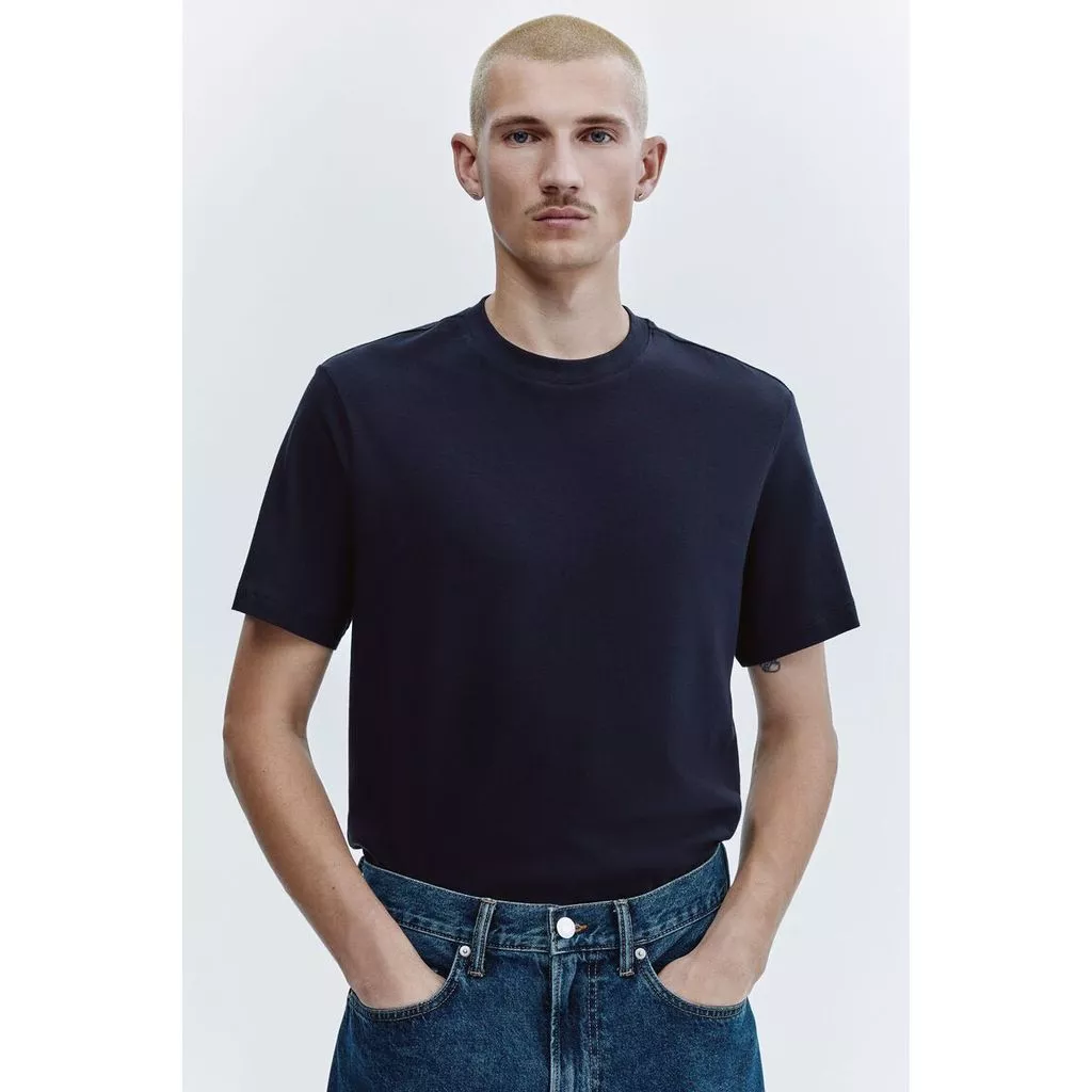 H&M(เอชแอนด์เอ็ม) เสื้อยืดคอกลมทรงปกติ ผู้ชาย 0685816_15