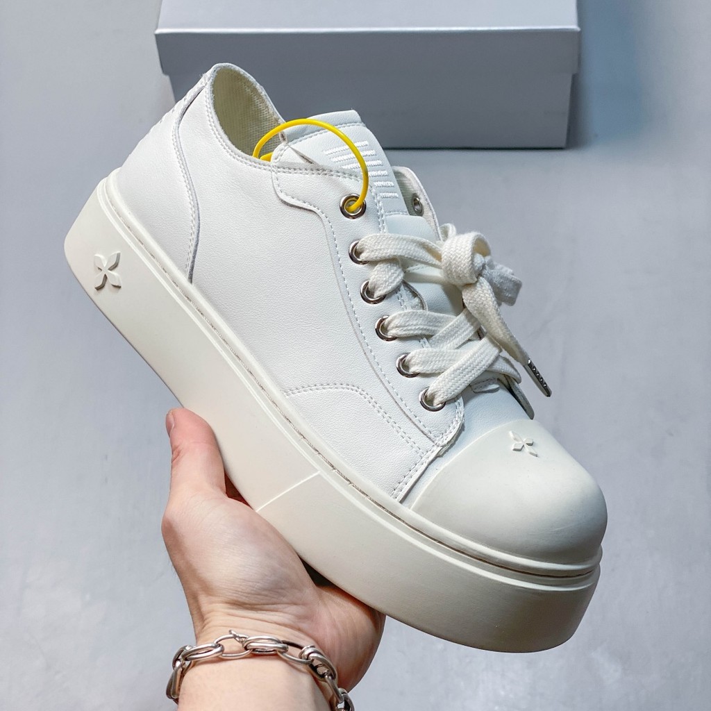 SMFK รูปปั้นรองเท้าผ้าใบหนัง Low-Top Casual รองเท้าผ้าใบผู้หญิงจอแสดงผล