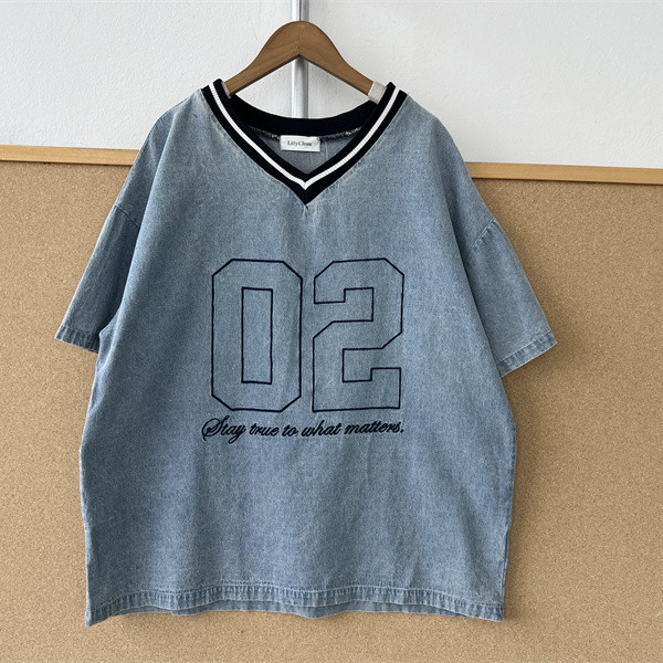 2n-143 Big Kids Contrast Color Stripes V คอ Distressed สไตล์ 02 รูปแบบตัวอักษรปักผ้ายีนส์นุ่มเสื้อยื