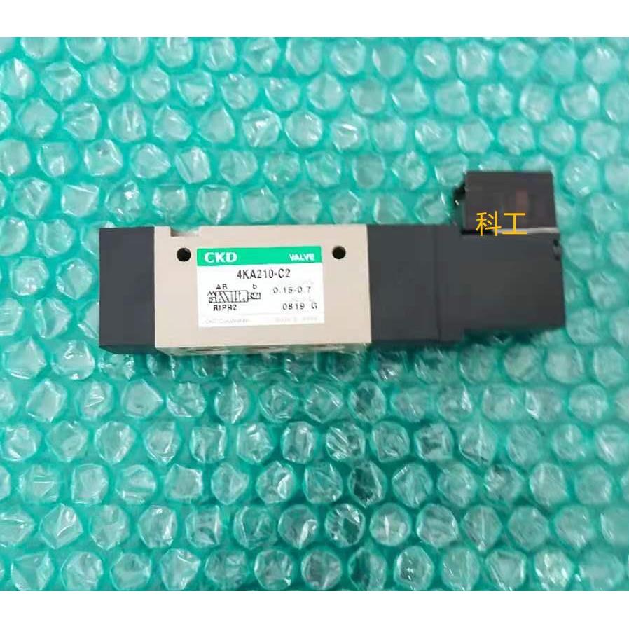 ยี่ห้อใหม่ CKD Solenoid วาล์ว 4KA/4KB210/220/230/249/219-06-M1B/L/S/C2/D2