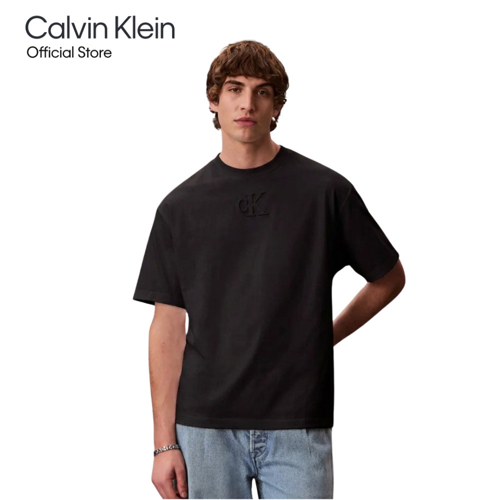 CALVIN KLEIN เสื้อยืดคอกลมแขนสั้นผู้ชาย Logo Graphic รุ่น 4RF810G UB1-สีดำ