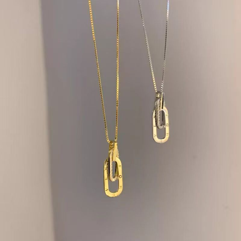 Letter Inter Ring Inter Interlocking สร้อยคอหรูหรา Niche Design Clavicle Chain แฟนของขวัญวันเกิด pdd