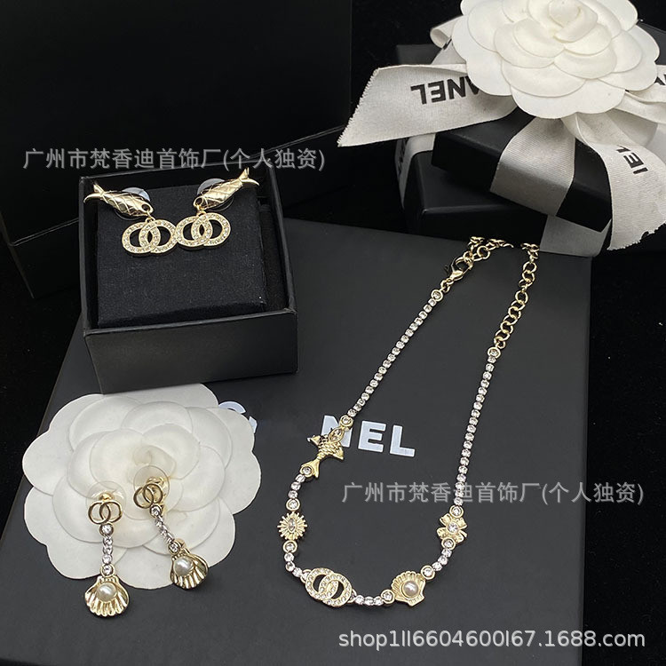 ป้ายเดิม AAA + Xiaoxiang สไตล์สไตล์ใหม่ Ocean Series Four-leaf Clover Sea Urchin Multi-Element แถวสร