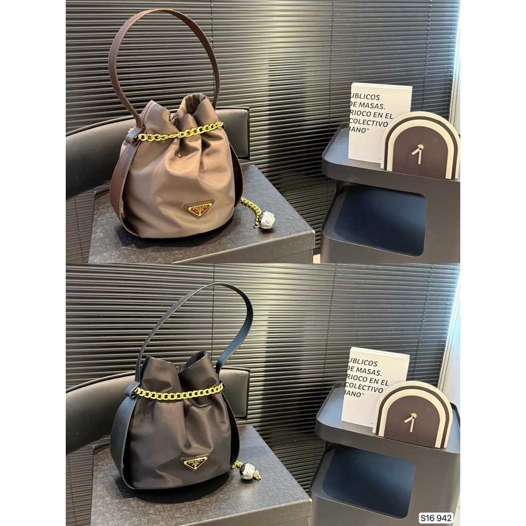 ถัง Pula มีสองสีให้เลือก