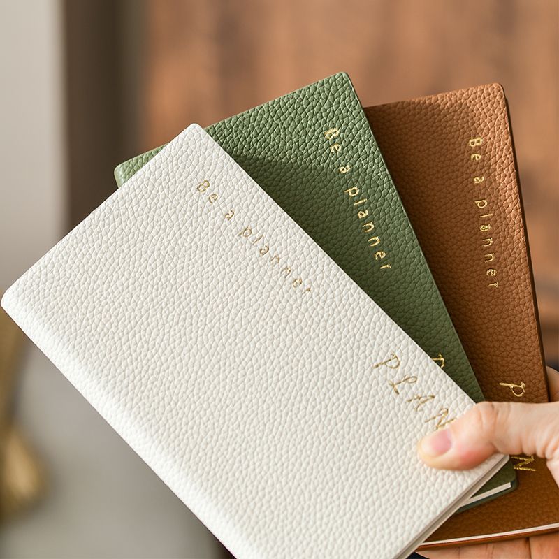 สมุดบันทึก A6 2024 สมุดวางแผนรายวัน สมุดบันทึก A6 หนังเทียมลวดลายลิ้นจี่ เนื้อหนังหนา นุ่ม สมุดบันทึ