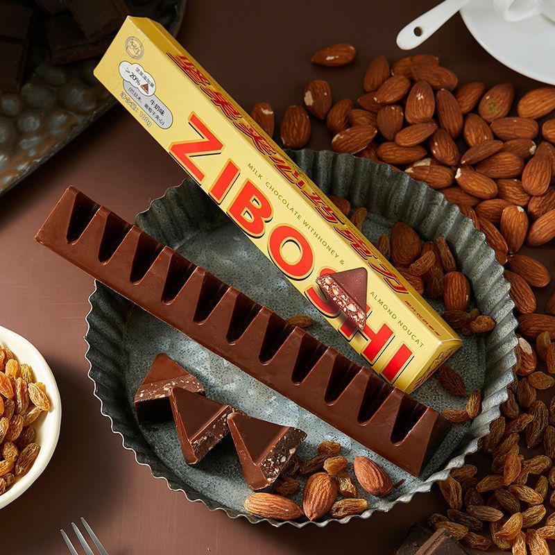 ล. L.Swiss Flavour Triangle Chocolate Nuts Cocoa Butter Almond Raisins Long Dark Chocolate Influence