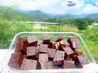 มังคุดกวนคีรีวง ใช้มังคุด100% ไม่ผสมแป้ง เปรี้ยวอมหวานกวนพร้อมเมล็ดเคี้ยวเพลิน เกรดพรีเมี่ยม