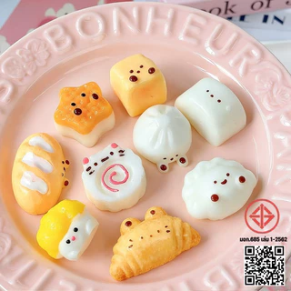 COD Squishy ชุดของเล่นบีบ 24 ชิ้น พร้อมกล่องของขวัญพร้อมพวงกุญแจ บรรเทาความเครียด ของขวัญ ลังสุ่ม