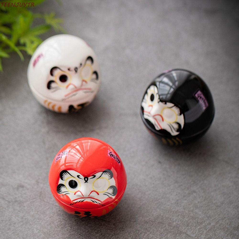 งานฝีมือ TEENJUYTR Daruma, ตุ๊กตาดารุมะขนาดเล็กเซรามิก, แก้วน้ําแมวนําโชคการ์ตูนสร้างสรรค์ภูมิทัศน์ตกแต่งแมวนําโชค