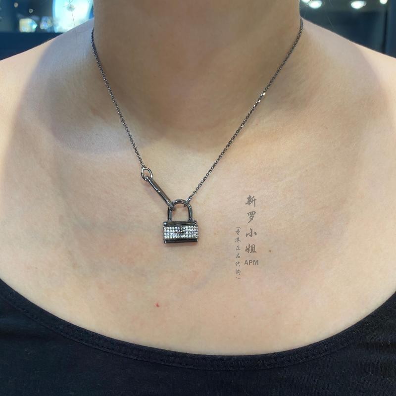 สร้อยคอลมอนต์ APM Monaco Collection แบบ Clavicle Chain สไตล์ Meteor Love Lock เครื่องประดับเงินสุดเก