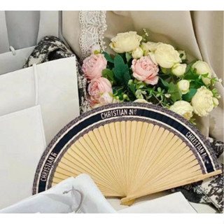 สไตล์ใหม่ฤดูร้อนจํากัดพัดลมพกพาขนาดเล็กย้อนยุคแบบพับได้