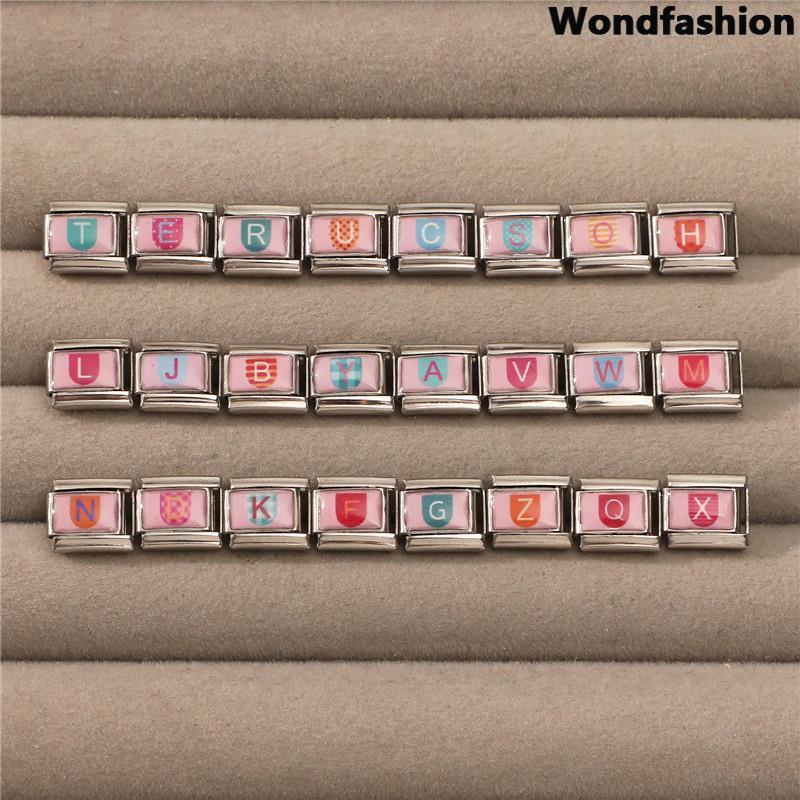 สร้อยข้อมือ charm สแตนเลส สีชมพูกลางๆ มีตัวอักษรภาษาอังกฤษและอิตาเลียน เหมาะสำหรับการตกแต่งสไตล์ retro และทำเองได้ง่าย