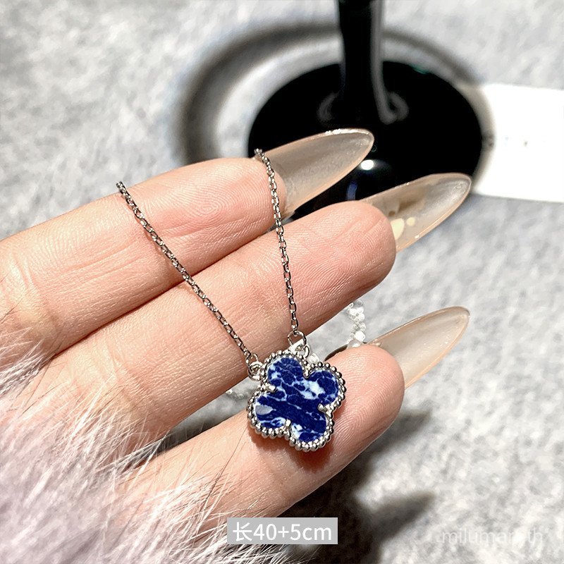 Van Cleef & Arpels สร้อยคอและกำไลใบโคลเวอร์สี่แฉกรูปแบบคลาสสิก สไตล์เลอค่าจากฝรั่งเศส