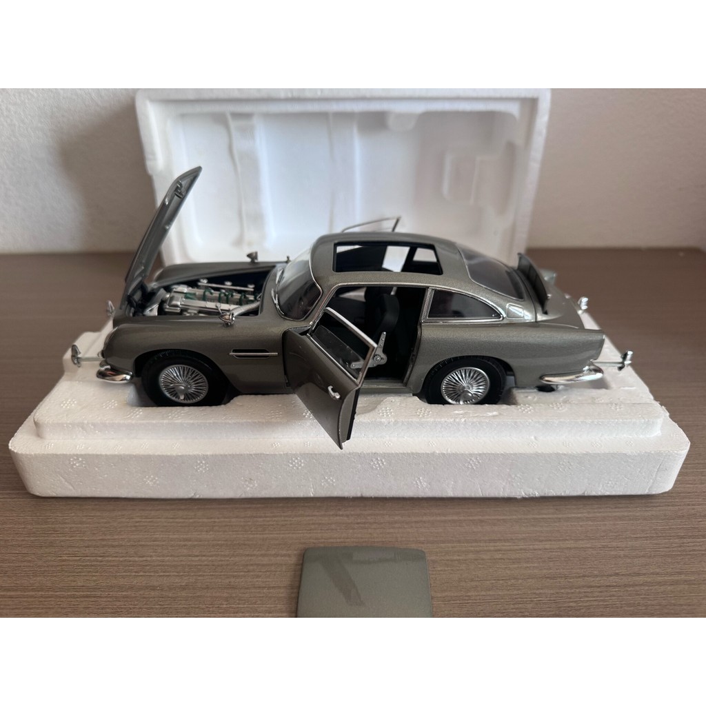 ออกพิมพ์!1: 18 Aston Martin DB5 James Bond 007 เวอร์ชั่น Hot Wheels