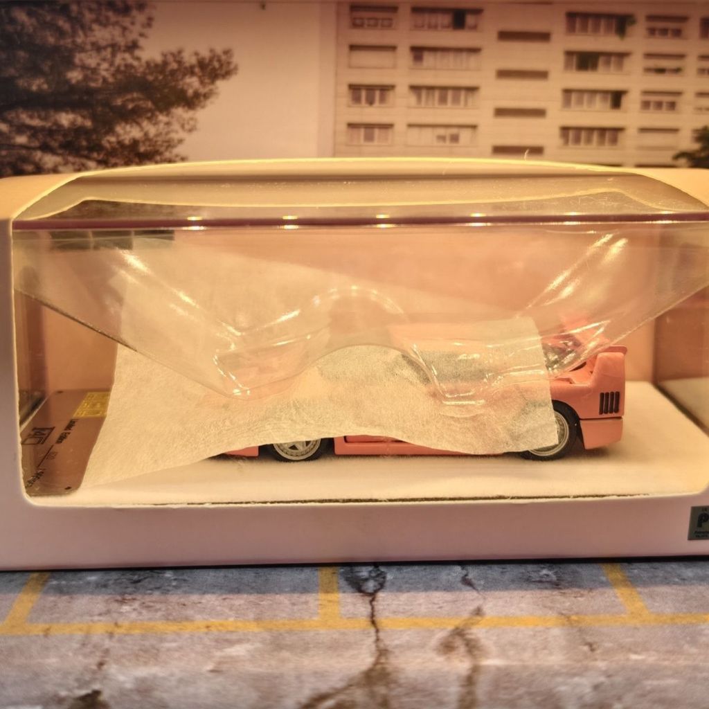 คลังสินค้าพร้อม PGM Ferrari F40 ผงธรรมดา 1/64 โมเดลรถโลหะผสม Limited Edition พร้อมเดสก์ท็อปกล่องเดิม