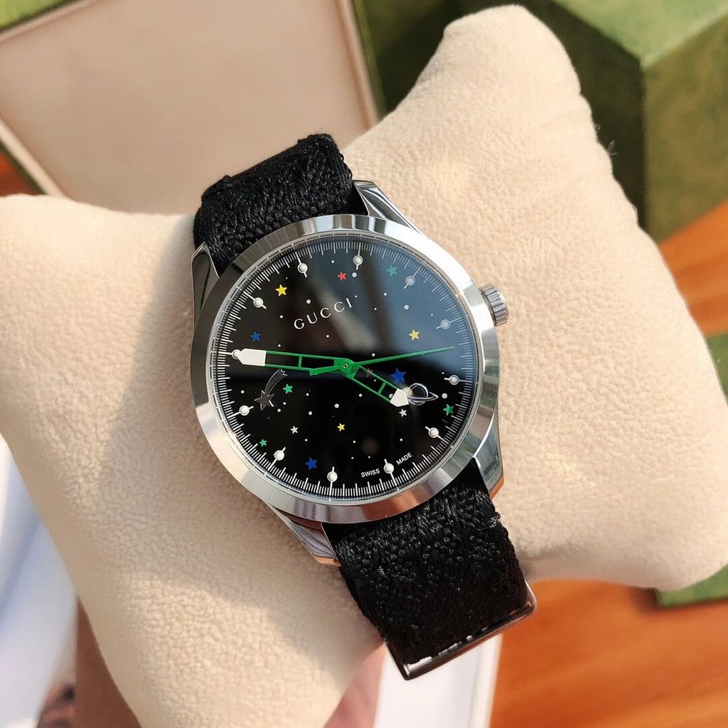 [ของแท้สั่งซื้อต้นฉบับบรรจุภัณฑ์กล่อง] Gucci Gucci Universe Starry Sky Dial Double G ปักผ้าสายไนลอนน