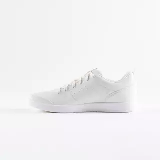 Decathlon Men'S Tennis Shoes รองเท้าเทนนิสผู้ชายสำหรับพื้นสนามหลายประเภท รุ่น Essential - White