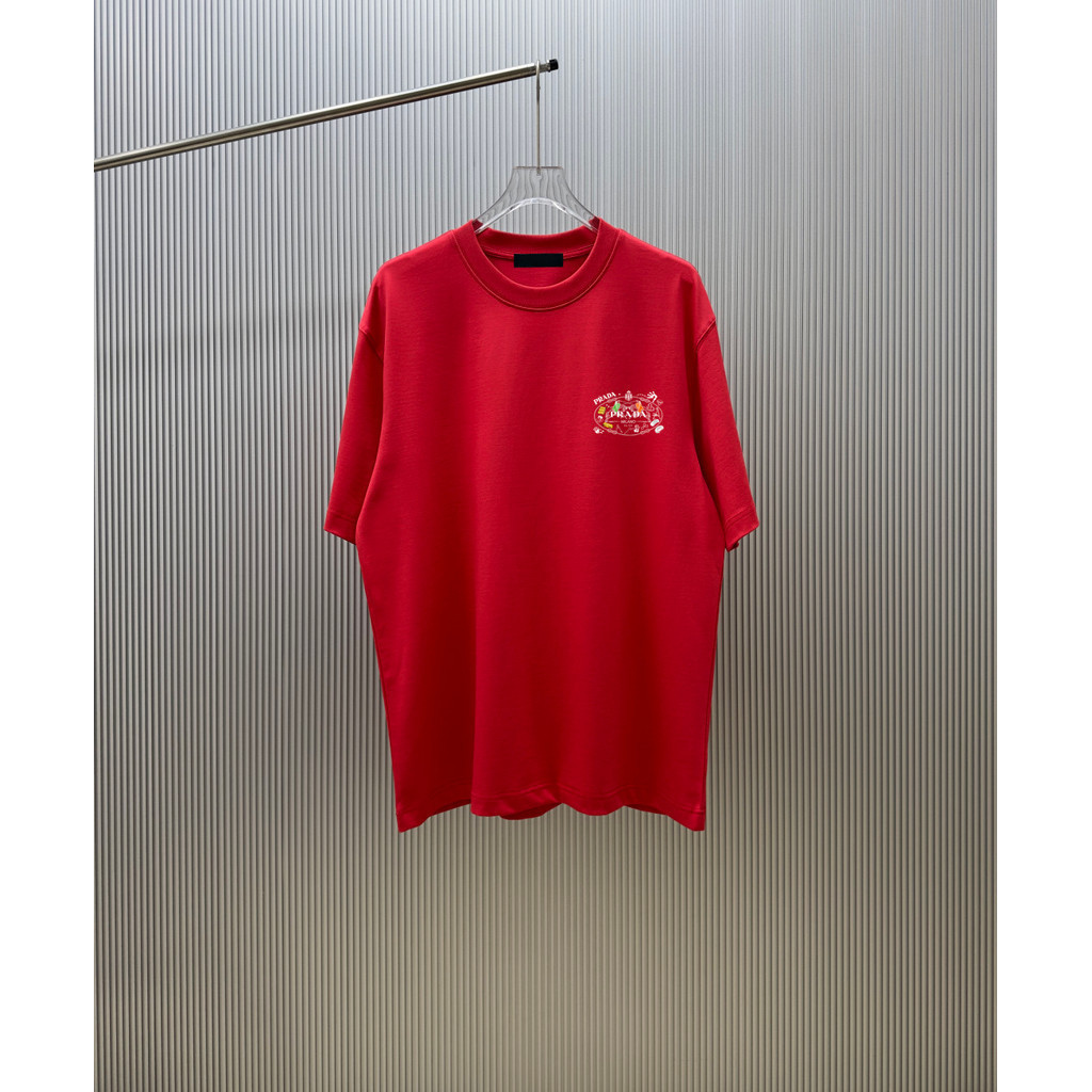 2026Prada/Prada ผู้ชายผู้หญิงเสื้อพิมพ์เสื้อยืดกีฬาเสื้อยืดอินเทรนด์เสื้อยืดฟิตเนส REMZ