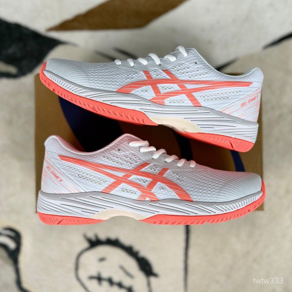 ASICS GEL GAME 9 รองเท้าเทนนิสสุภาพสตรีสีอ่อน/สีฟ้ารุ่นกว้าง (รวมถุงเท้า) GT1W