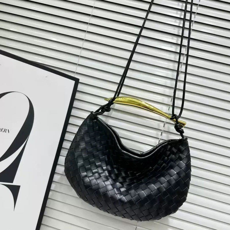 WC6H New2026 BB Hand-held dumpling bag, sardine-style trendy metal handle handbag, versatile woven b