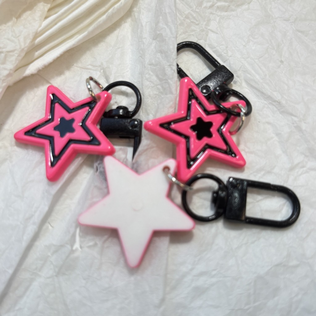 Rose Pink Barbie Five-pointed Star พวงกุญแจ Rose Red Sweet Cool Hot Girl Star จี้แฟนคู่กระเป๋านักเรี