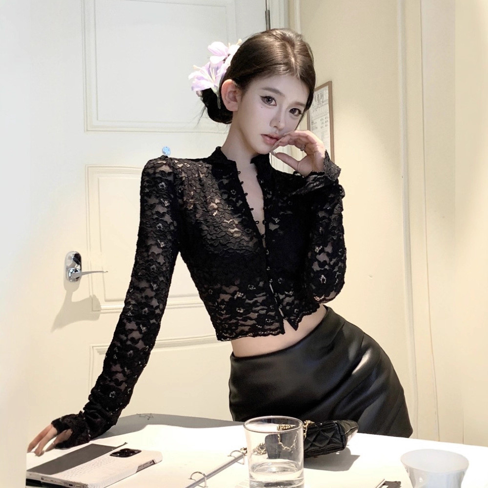 ย้อนยุคสไตล์ฮ่องกงสาวร้อนสไตล์สั้นกลวงเสื้อลูกไม้ปิดไหล่ด้านบนฤดูใบไม้ร่วง จุดต่ําสุด ชั้นแขนยาวบาง จุดต่ําสุด เสื้อ