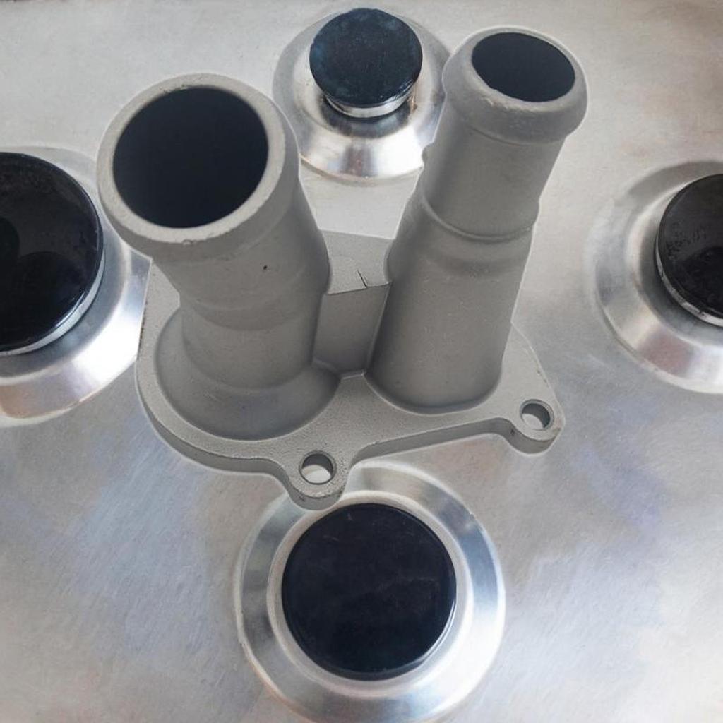 [qqnquv] เครื่องยนต์ Coolant Thermostat Housing 2S6G9K478BC Thermostat Case สําหรับ Fiesta MK5 2001 