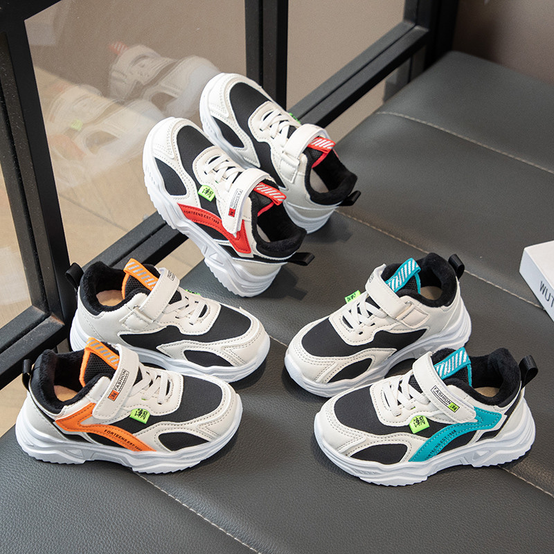 รองเท้าผ้าใบสำหรับเด็ก ออกแบบมาเพื่อความสะดวกสบายในขณะวิ่ง มีตาข่ายสำหรับทั้งชายและหญิง ผลิตจากหนังเนียนน้ำหนักเบามีความอบอุ่น พร้อมสวมใส่เล่นเทนนิสได้อย่างมั่นใจ