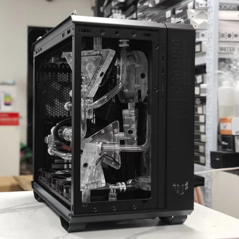 Asus TUF502 Split Water Cooling โดยการสนับสนุนการกําหนดค่า 4090 I9 13900K