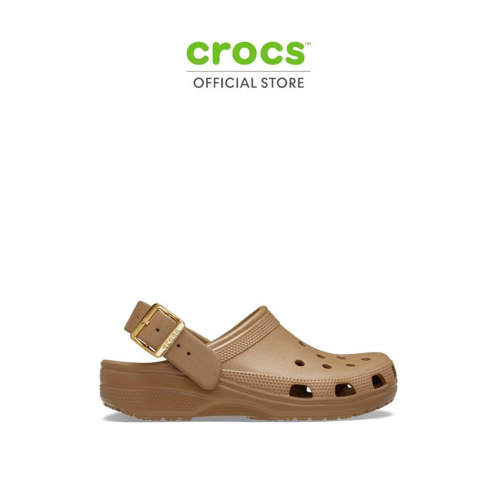 CROCS รองเท้าลำลองผู้ใหญ่ CLASSIC METALLIC BUCKLE CLOG - SEPIA